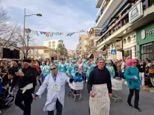 Σε παραδοσιακούς ρυθμούς πραγματοποιήθηκε η παρέλαση στην Κοζάνη