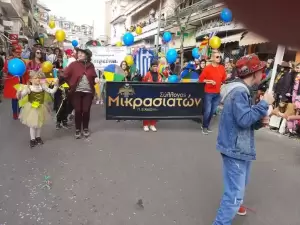 Σε παραδοσιακούς ρυθμούς πραγματοποιήθηκε η παρέλαση στην Κοζάνη