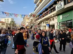 Σε παραδοσιακούς ρυθμούς πραγματοποιήθηκε η παρέλαση στην Κοζάνη