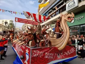 Σε παραδοσιακούς ρυθμούς πραγματοποιήθηκε η παρέλαση στην Κοζάνη