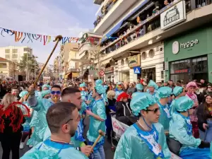 Σε παραδοσιακούς ρυθμούς πραγματοποιήθηκε η παρέλαση στην Κοζάνη
