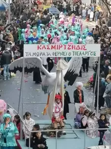 Σε παραδοσιακούς ρυθμούς πραγματοποιήθηκε η παρέλαση στην Κοζάνη