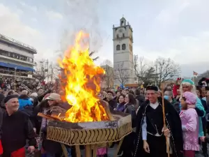 Σε παραδοσιακούς ρυθμούς πραγματοποιήθηκε η παρέλαση στην Κοζάνη