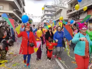 Σε παραδοσιακούς ρυθμούς πραγματοποιήθηκε η παρέλαση στην Κοζάνη