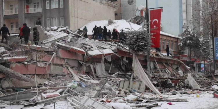 Σεισμός 7,8 Ρίχτερ Σε Τουρκία Και Συρία: Πλησιάζουν Τους 700 Οι Νεκροί, Χιλιάδες Οι Τραυματίες