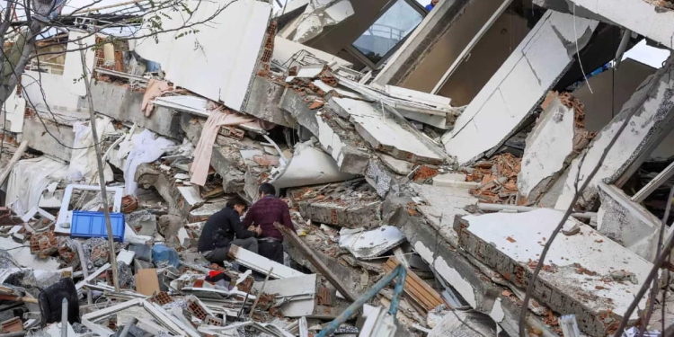 Σεισμός Στην Τουρκία: Αποθέωση Για Τους Διασώστες Της Εμακ