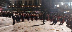 Το γλέντι μόλις ξεκίνησε… Η επίσημη έναρξή της αποκριάς άρχισε το βράδυ της Τσικνοπέμπης