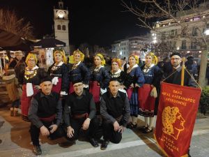 Το γλέντι μόλις ξεκίνησε… Η επίσημη έναρξή της αποκριάς άρχισε το βράδυ της Τσικνοπέμπης