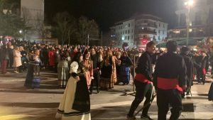 Το ξεφάντωμα της Κοζανίτικης Αποκριάς συνεχίστηκε για 2η μέρα Το ξεφάντωμα της Κοζανίτικης Αποκριάς συνεχίστηκε για 2η μέρα