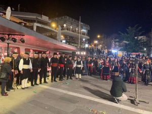 Το ξεφάντωμα της Κοζανίτικης Αποκριάς συνεχίστηκε για 2η μέρα Το ξεφάντωμα της Κοζανίτικης Αποκριάς συνεχίστηκε για 2η μέρα