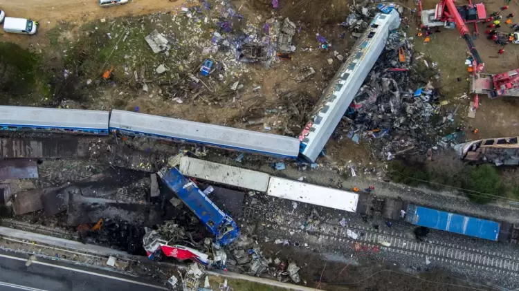 Σύγκρουση τρένων στα Τέμπη: Τα τρία εγκληματικά λάθη του σταθμάρχη