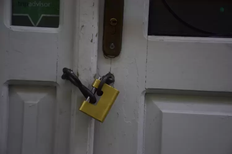 «Λουκέτο» σε ασφαλιστική εταιρεία – Τι ισχύει για τους πελάτες στην Ελλάδα