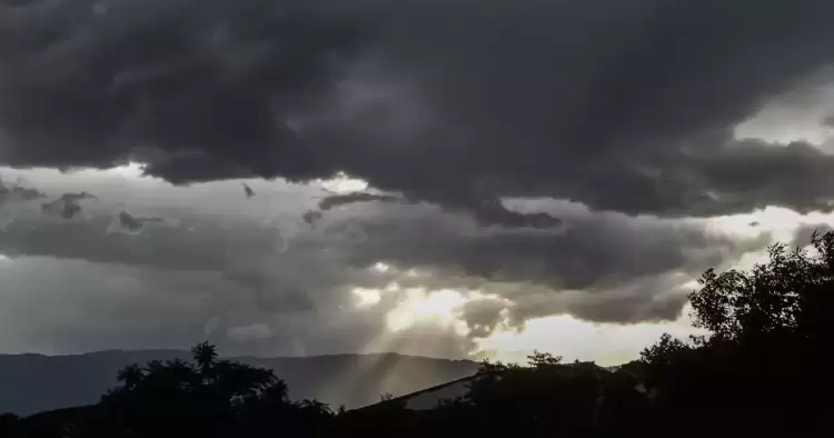 Ο Καιρός σήμερα: Πέμπτη με συννεφιά και με τοπικές βροχές