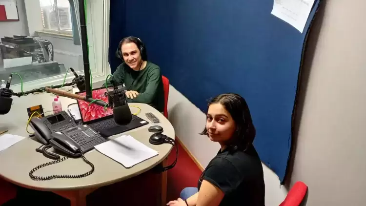 Οι νέοι διαβάζουν ποίηση