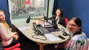 Οι νέοι διαβάζουν ποίηση