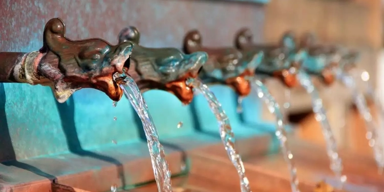 Οηε: Η Βιομηχανία Εμφιαλωμένου Νερού Υπονομεύει Την Πρόσβαση Σε Ασφαλές Νερό Για Όλους