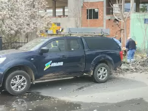 Πτώσεις δέντρων στην Κοζάνη από τον δυνατό αέρα