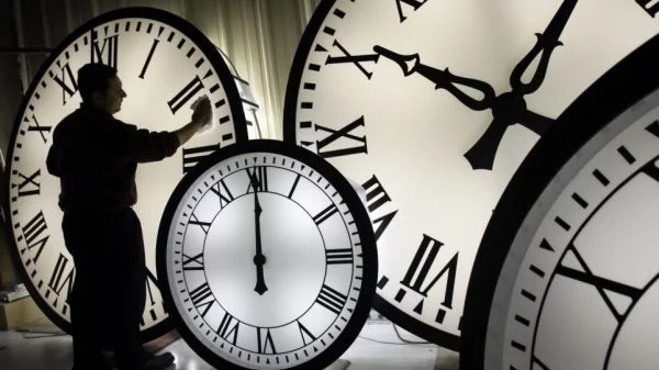 Αλλαγή Ώρας 2023: Πότε Πάμε Τα Ρολόγια Μας Μια Ώρα Μπροστά