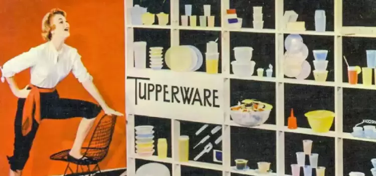 Γιατί κλείνει η αμερικανική Tupperware το εργοστάσιό της στη Θήβα Γιατί κλείνει η αμερικανική Tupperware το εργοστάσιό της στη Θήβα