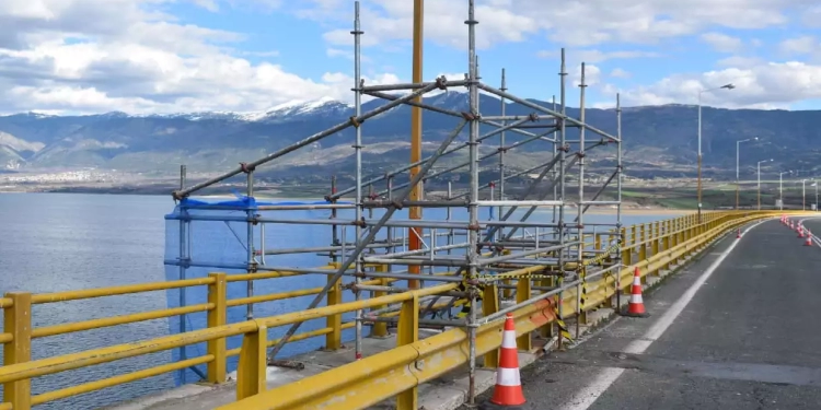 Επιθεώρηση Εργασιών Επισκευής Της Σοβαρής Ρωγμής Της Υψηλής Γέφυρας Σερβίων