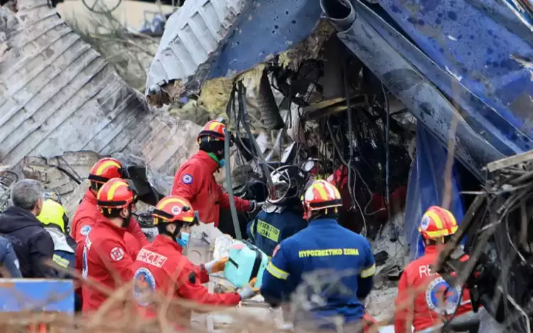 Ευάγγελος Φαλάρας - Στα Τέμπη και οι πυροσβέστες λύγισαν Ευάγγελος Φαλάρας – Στα Τέμπη και οι πυροσβέστες λύγισαν