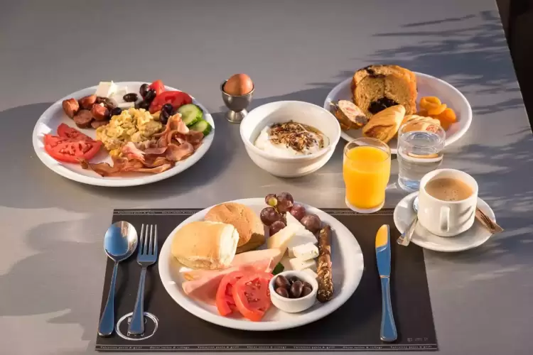 Η «Ημιδιατροφή» της κρίσης Η «Ημιδιατροφή» της κρίσης