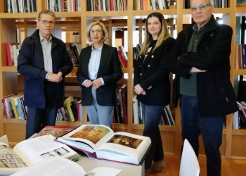 Κοβεντάρειος Βιβλιοθήκη Κοζάνης: Δωρεά 1.000 Βιβλίων Από Τον Κωνσταντίνο Καμπουρίδη