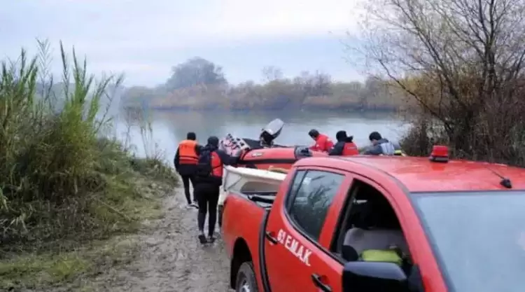 Μεγάλη επιχείρηση στον Αξιό Ποταμό για την ανεύρεση 62χρονου - Επιστρατεύονται δύτες και drones Μεγάλη επιχείρηση στον Αξιό Ποταμό για την ανεύρεση 62χρονου – Επιστρατεύονται δύτες και Drones