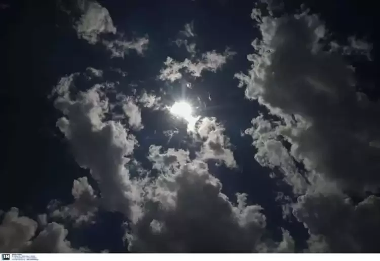 Ο Καιρός σήμερα: Συννεφιές κατά διαστήματα αυξημένες με ασθενείς τοπικές βροχές Ο Καιρός σήμερα: Συννεφιές κατά διαστήματα αυξημένες με ασθενείς τοπικές βροχές