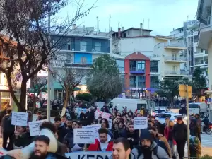 Οι Φοιτητικοί Σύλλογοι Κοζάνης κάλεσαν τον κόσμο σε κινητοποίηση στην κεντρική πλατεία της πόλης Οι Φοιτητικοί Σύλλογοι Κοζάνης κάλεσαν τον κόσμο σε κινητοποίηση στην κεντρική πλατεία της πόλης