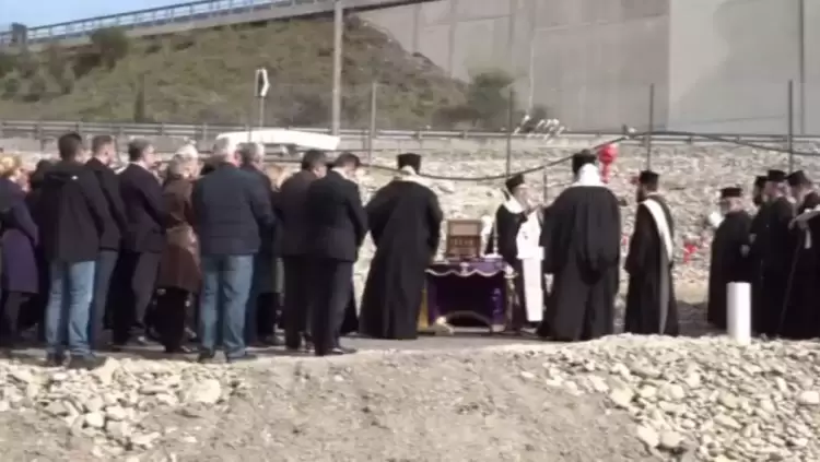 Στα Τέμπη τρισάγιο στη μνήμη των νεκρών της τραγωδίας Στα Τέμπη τρισάγιο στη μνήμη των νεκρών της τραγωδίας