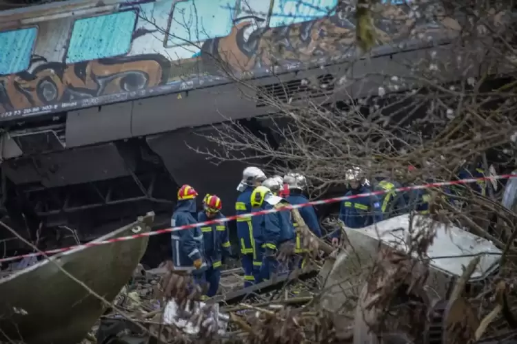 Σύγκρουση τρένων στα Τέμπη: Σταματούν το μεσημέρι οι έρευνες Σύγκρουση τρένων στα Τέμπη: Σταματούν το μεσημέρι οι έρευνες