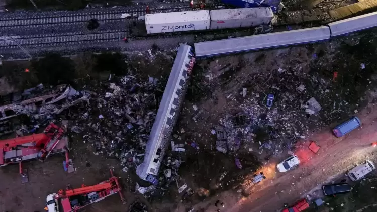 Τέμπη: Βρήκα ζωντανό ένα μωρό κάτω από το κάθισμά μου Τέμπη: Βρήκα ζωντανό ένα μωρό κάτω από το κάθισμά μου