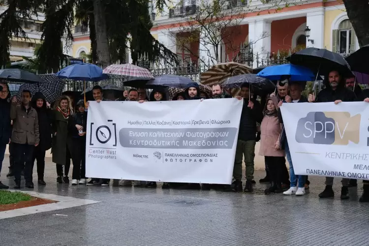 Oι επαγγελματίες φωτογράφοι καταγγέλλουν «µεθοδεύσεις» για τα νέα τύπου δελτία αστυνοµικής ταυτότητας