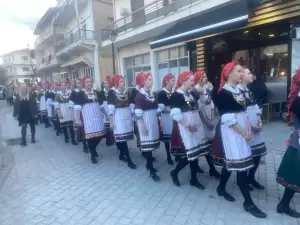 Αναβίωσε και φέτος το έθιμο των Λαζαρίνων στον Κρόκο Κοζάνης Αναβίωσε και φέτος το έθιμο των Λαζαρίνων στον Κρόκο Κοζάνης