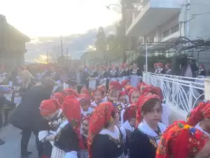 Αναβίωσε και φέτος το έθιμο των Λαζαρίνων στον Κρόκο Κοζάνης Αναβίωσε και φέτος το έθιμο των Λαζαρίνων στον Κρόκο Κοζάνης