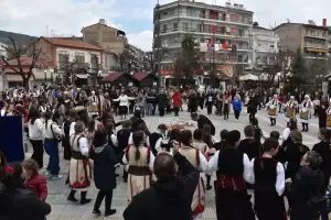 Η αναβίωση του εθίμου «Λάζαρα» από τον Δήμο Φλώρινας και πολιτιστικούς συλλόγους Η αναβίωση του εθίμου «Λάζαρα» από τον Δήμο Φλώρινας και πολιτιστικούς συλλόγους