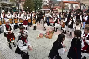 Η αναβίωση του εθίμου «Λάζαρα» από τον Δήμο Φλώρινας και πολιτιστικούς συλλόγους Η αναβίωση του εθίμου «Λάζαρα» από τον Δήμο Φλώρινας και πολιτιστικούς συλλόγους