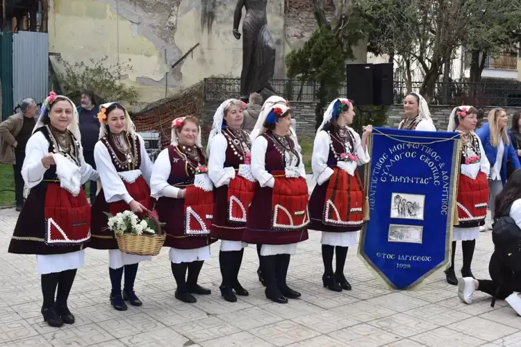 Η αναβίωση του εθίμου «Λάζαρα» από τον Δήμο Φλώρινας και πολιτιστικούς συλλόγους Η αναβίωση του εθίμου «Λάζαρα» από τον Δήμο Φλώρινας και πολιτιστικούς συλλόγους