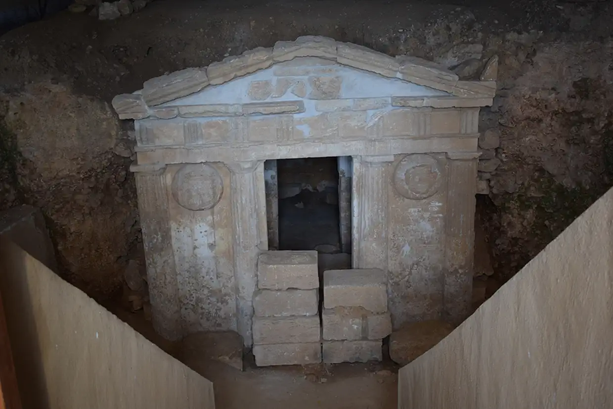 Ανοιχτός Και Επισκέψιμος Ο Μακεδονικός Τάφος Σπηλιάς Εορδαίας Τo Σάββατο 29 Απριλίου