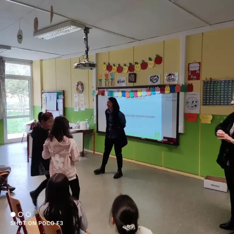 Η Αρχοντία Σπαχίδου στο 8ο Δημοτικό σχολείο Πτολεμαΐδας για την Παγκόσμια Ημέρα Παιδικού βιβλίου