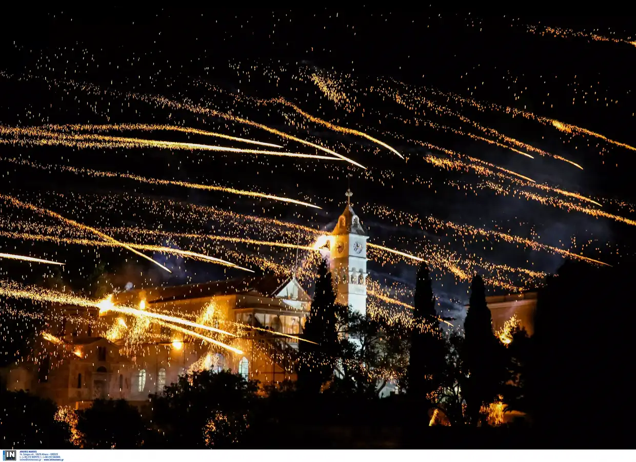 Χίος: Εντυπωσιακός Και Φέτος Ο Ρουκετοπόλεμος Στον Βροντάδο – 30.000 Ρουκέτες Και «Άρωμα» Χόλιγουντ