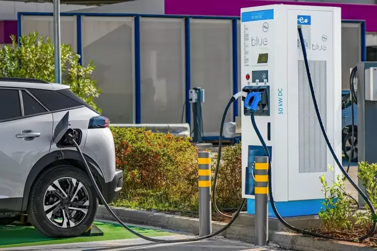 ΔΕΗ Blue: Πάνω από 1500 σημεία φόρτισης και περισσότερα από 80 σημεία ταχυφόρτισης πανελλαδικά για Πάσχα με ηλεκτροκίνηση