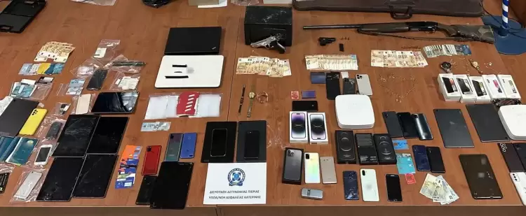 Εξαρθρώθηκε πολυπληθής σπείρα που απέσπασε 2 εκατ. ευρώ από ανυποψίαστους πολίτες Εξαρθρώθηκε πολυπληθής σπείρα που απέσπασε 2 εκατ. ευρώ από ανυποψίαστους πολίτες