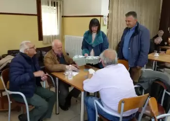 Ευχές σε Γηροκομείο – Καπή και Λαϊκή Αγορά από την Αντιπεριφερειάρχη Καστοριάς και τον Θ. Αντιπεριφερειάρχη Πολιτικής Προστασίας Ευχές σε Γηροκομείο – Καπή και Λαϊκή Αγορά από την Αντιπεριφερειάρχη Καστοριάς και τον Θ. Αντιπεριφερειάρχη Πολιτικής Προστασίας