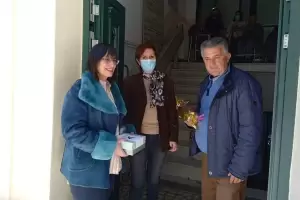 Ευχές σε Γηροκομείο – Καπή και Λαϊκή Αγορά από την Αντιπεριφερειάρχη Καστοριάς και τον Θ. Αντιπεριφερειάρχη Πολιτικής Προστασίας Ευχές σε Γηροκομείο – Καπή και Λαϊκή Αγορά από την Αντιπεριφερειάρχη Καστοριάς και τον Θ. Αντιπεριφερειάρχη Πολιτικής Προστασίας