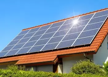 Φωτοβολταϊκά στη στέγη – Πότε ανοίγει το πρόγραμμα για τις επιδοτήσεις