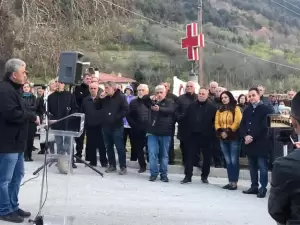 Κινητοποίηση για τα θέματα υγείας στο Κέντρο Υγείας Σερβίων – Απαιτούμε γιατρούς σε όλα τα δημοτικά μας ιατρεία