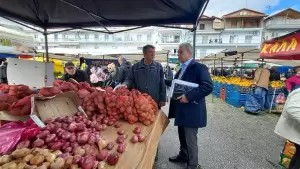 Λαϊκή Αγορά Πτολεμαΐδας – Κοντά στους παραγωγούς εμπόρους εκθέτες ο Γιώργος Αμανατίδης