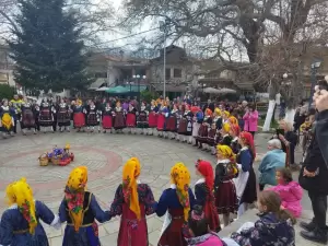 Λουκάς Ζαρογιάννης: «Οι Λαζαρίνες προμηνύουν την Άνοιξη και την Αναγέννηση της φύσης»